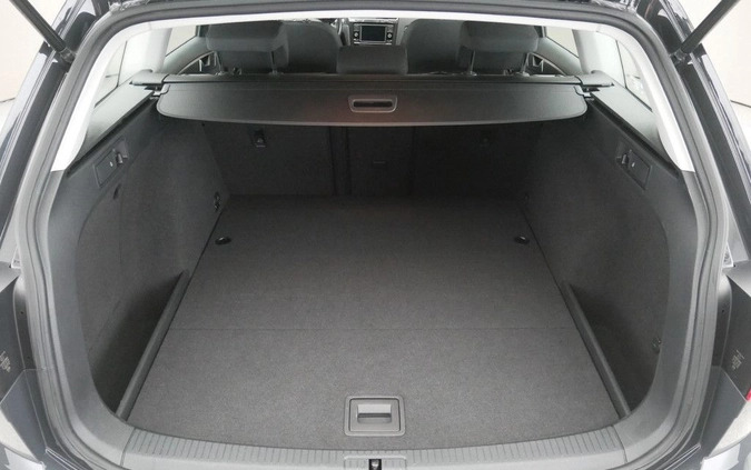 Volkswagen Golf cena 50899 przebieg: 105899, rok produkcji 2019 z Warszawa małe 137